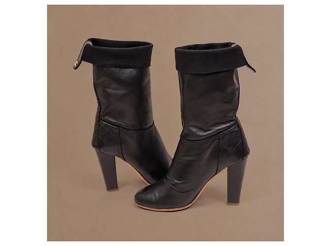 Chanel Botas de couro preto acolchoadas - vista 8