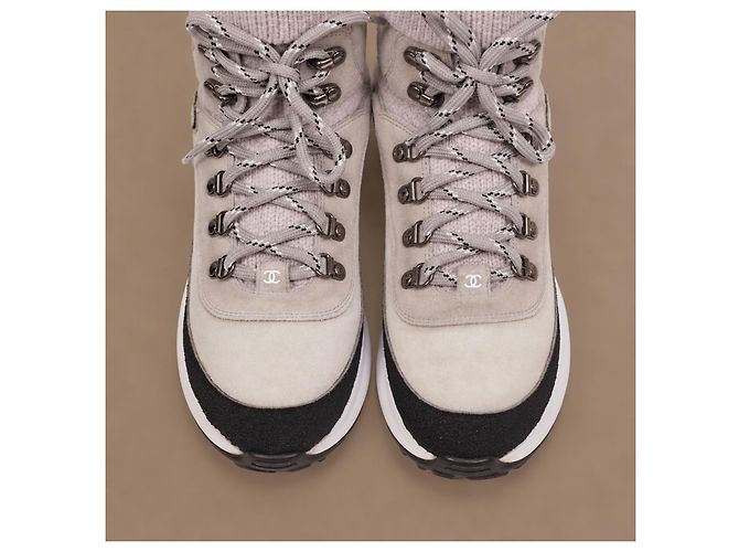 Chanel Sneakers Alte in Camoscio Beige e Maglia - vista 11