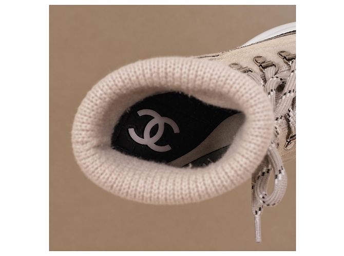 Chanel Sneakers Alte in Camoscio Beige e Maglia - vista 12
