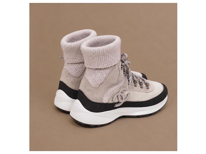 Chanel Sneakers Alte in Camoscio Beige e Maglia - vista 4