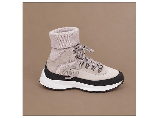Chanel Sneakers Alte in Camoscio Beige e Maglia - vista 6