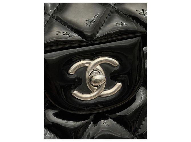 Bolsa Chanel Classic Flap em couro patenteado preto - vista 2