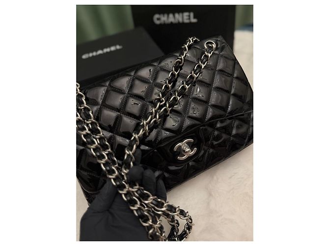 Bolsa Chanel Classic Flap em couro patenteado preto - vista 5