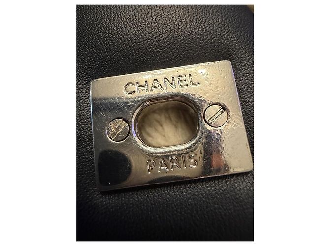 Bolsa Chanel Classic Flap em couro patenteado preto - vista 9