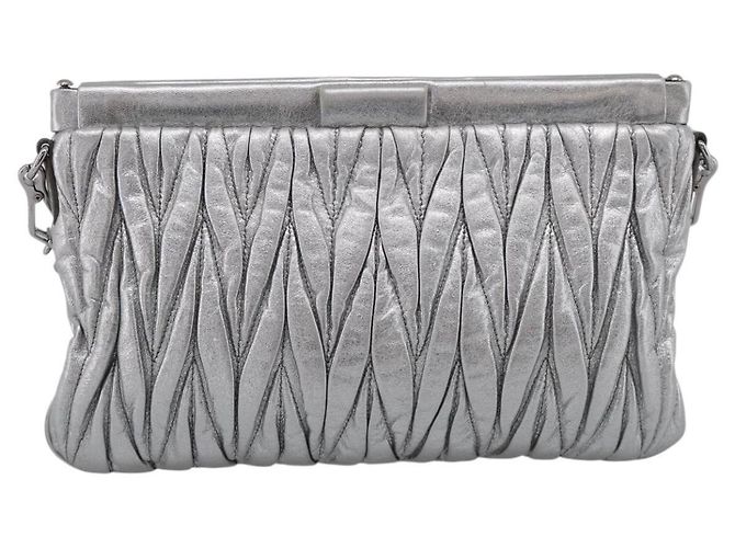 Miu Miu Matelasse Shoulder Bag Leather Silver Auth 212499V - Jerrillo - vista 2