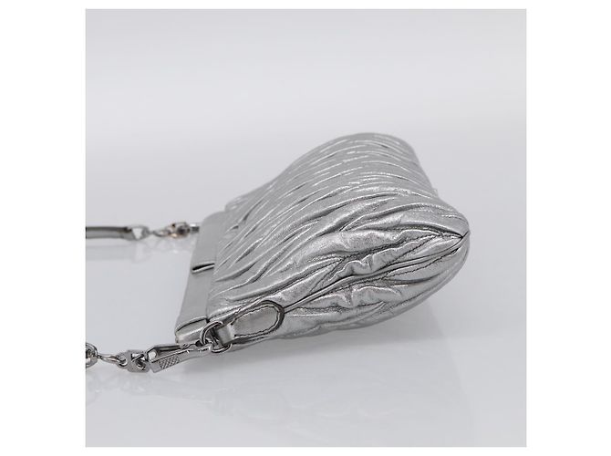 Miu Miu Matelasse Shoulder Bag Leather Silver Auth 212499V - Jerrillo - vista 3