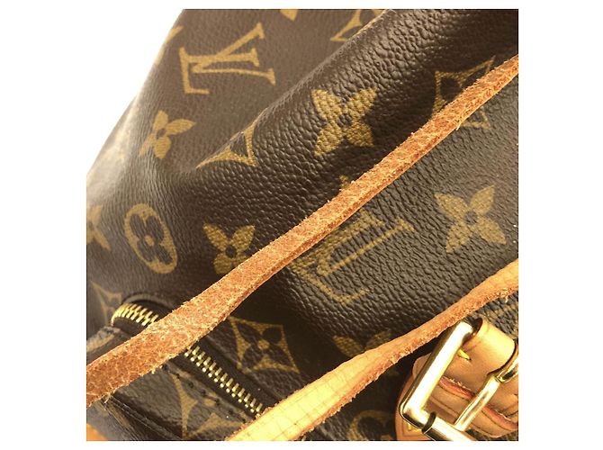 Mochila Louis Vuitton Montsouris Monogram - vista 3