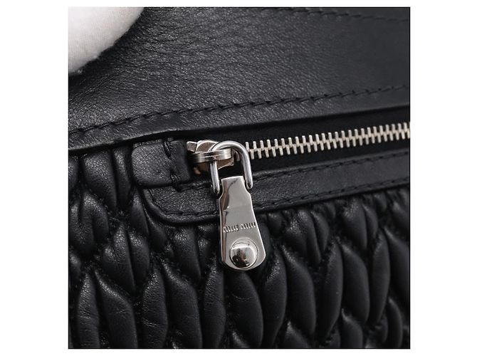 Miu Miu Sac à épaule Matelassé avec chaîne en cuir noir argenté - vue 29