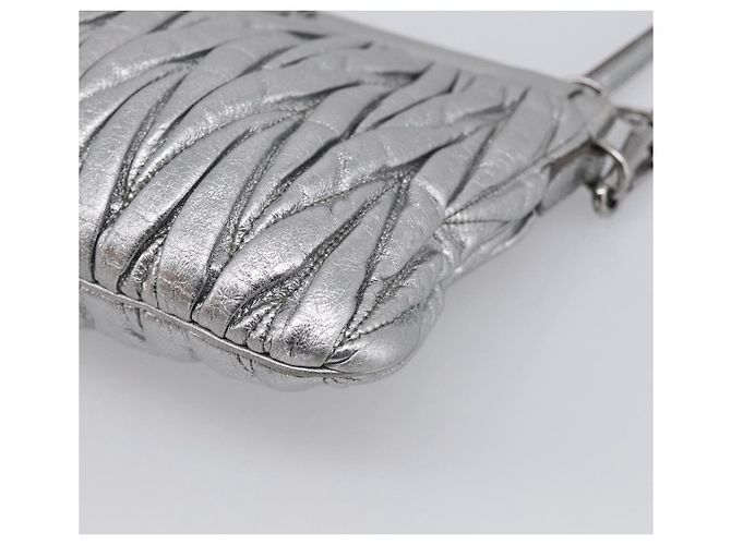 Miu Miu Matelassé Schultertasche Leder Silver - Ansicht 14