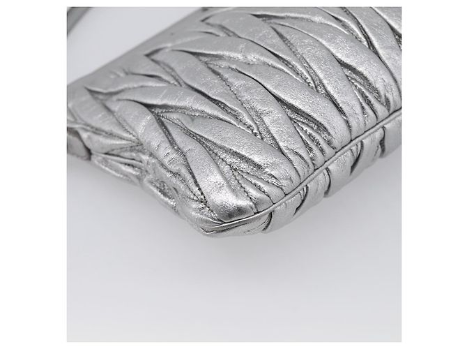 Miu Miu Matelassé Schultertasche Leder Silver - Ansicht 15