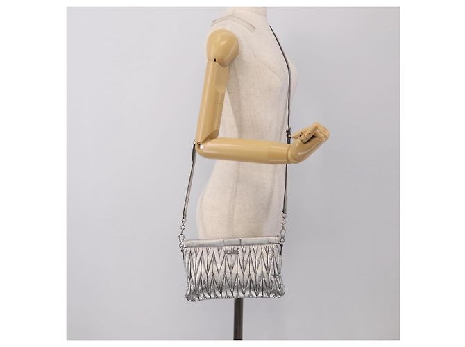 Miu Miu Matelassé Schultertasche Leder Silver - Ansicht 23