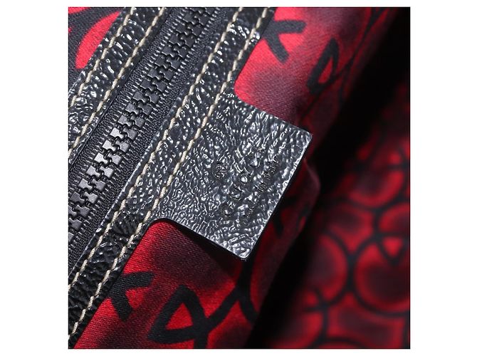 Sac à main GUCCI en cuir rouge argenté - vue 18