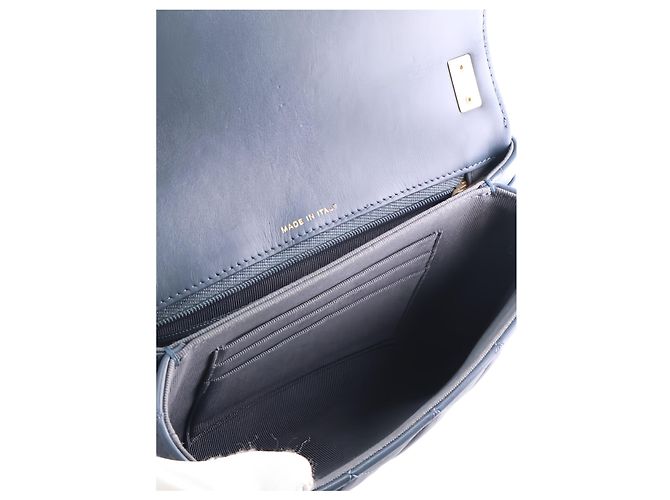 Chanel Blue Medium Quilted Calfskin 19 Flap - vista 4