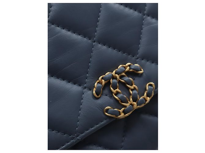 Chanel Blue Medium Quilted Calfskin 19 Flap - vista 5