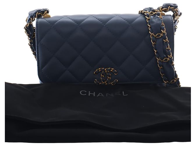 Chanel Blue Medium Quilted Calfskin 19 Flap - vista 6