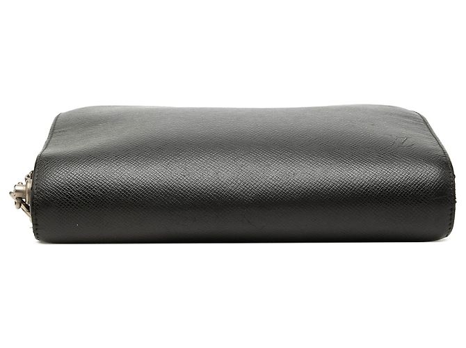 Louis Vuitton Black Taiga Pochette Baikal - vista 3