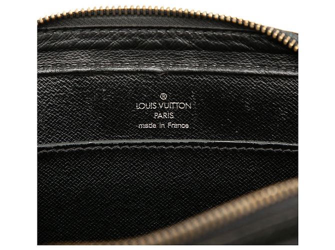Louis Vuitton Black Taiga Pochette Baikal - vista 5