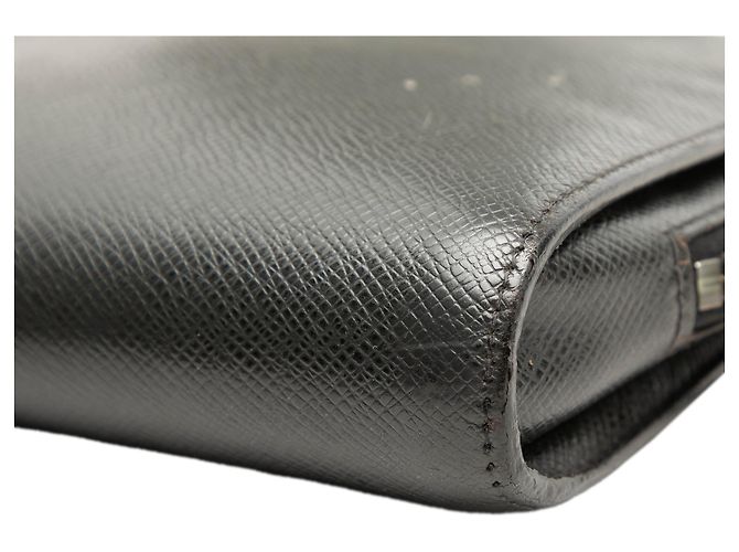 Louis Vuitton Black Taiga Pochette Baikal - vista 6