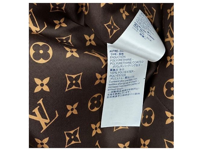 Louis Vuitton Abrigo Corto de Lana Negro con Cinturón - vista 5