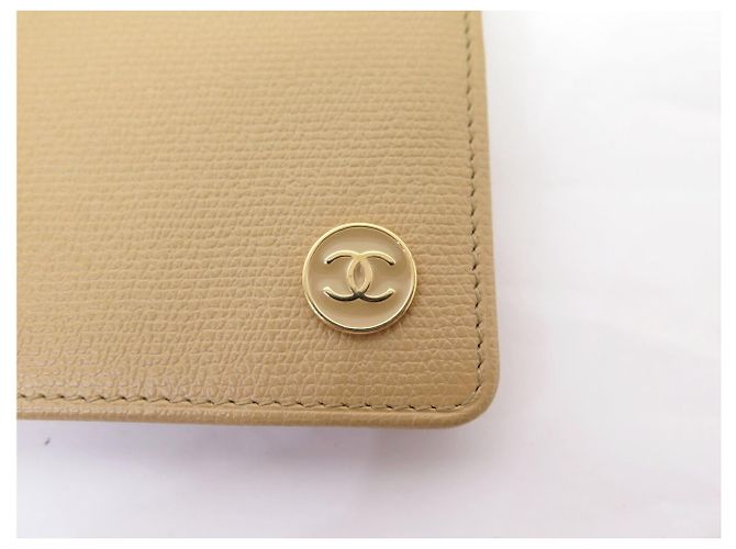 CARTERA CHANEL COCO BUTTON LOGO CC 2 VUELTAS CUERO BEIGE - vista 5