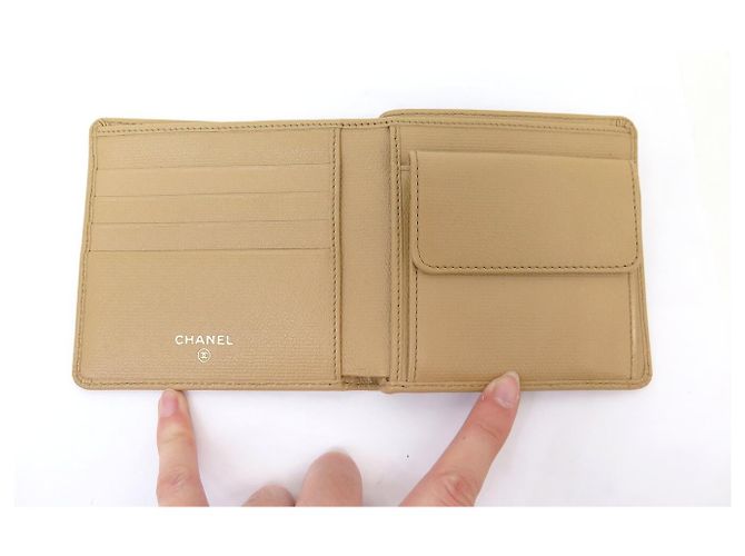 CARTERA CHANEL COCO BUTTON LOGO CC 2 VUELTAS CUERO BEIGE - vista 6