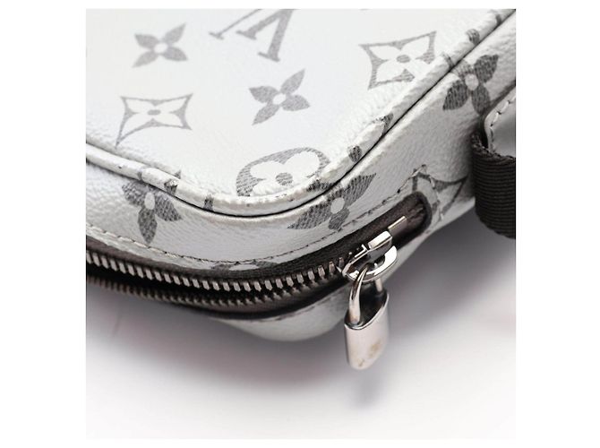 Louis Vuitton Monogram Silver Messenger PM Reflect Messenger PM Monogram Shoulder Bag - vista 10