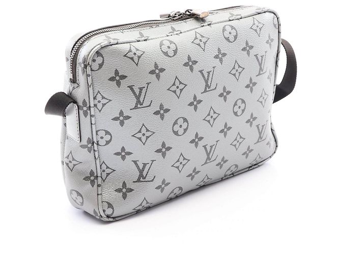 Louis Vuitton Monogram Silver Messenger PM Reflect Messenger PM Monogram Shoulder Bag - vista 2