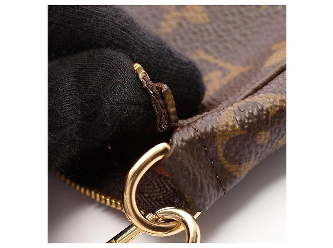 Louis Vuitton Pochette Accessoires Monogram Handbag - vista 9