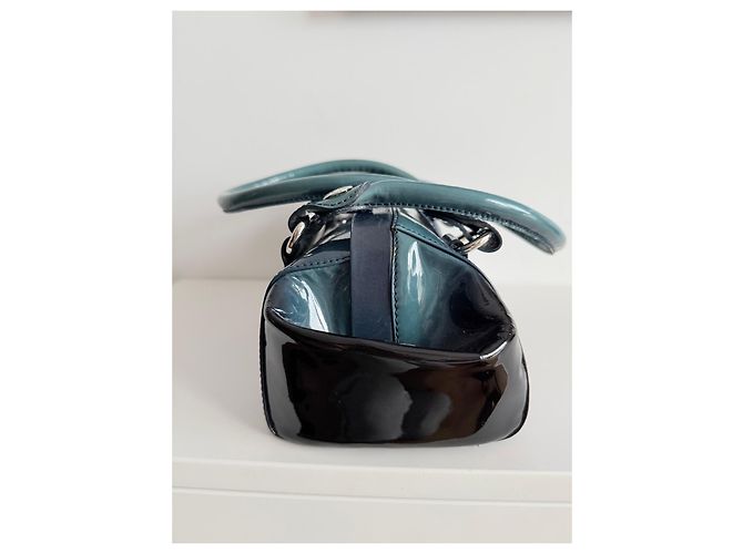 Stuart Weitzman Lackleder Handtasche in Mitternachtsblau - Ansicht 2