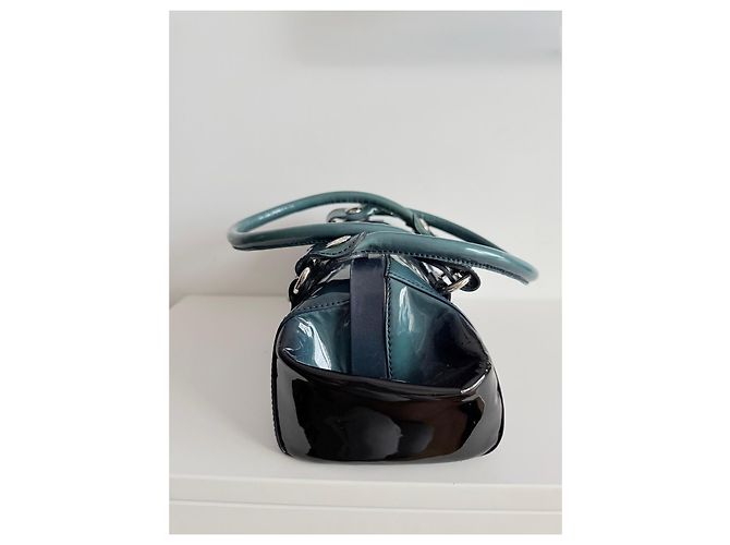 Stuart Weitzman Lackleder Handtasche in Mitternachtsblau - Ansicht 6