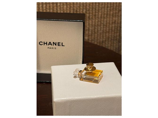 Broche Chanel N°5 Frasco de Perfume - vista 4
