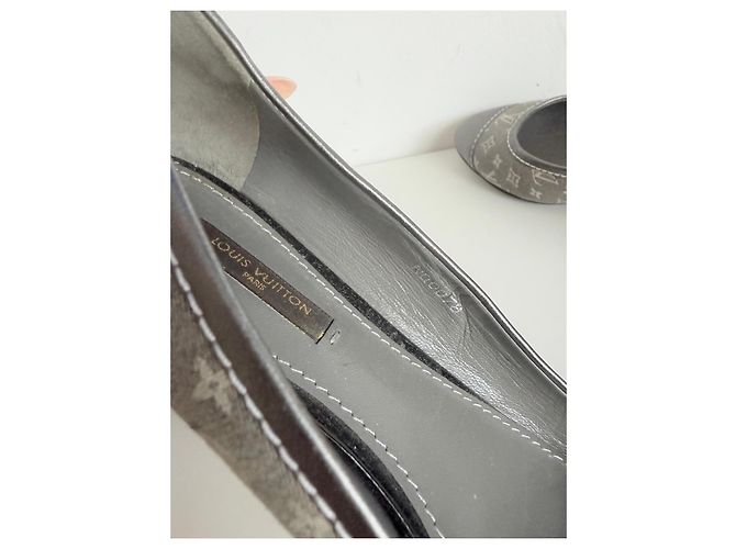 Louis Vuitton Bailarinas Monogram Gris - vista 3
