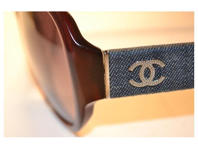 Lunettes de soleil Chanel en denim et acétate - vue 4