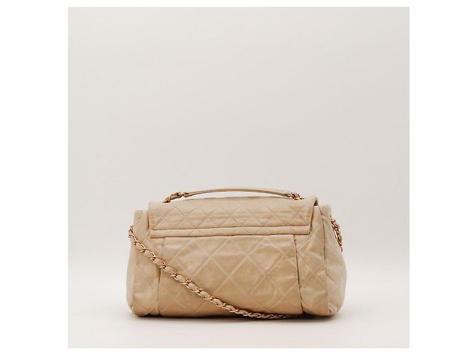 Bolsa de aba acolchoada Chanel em couro bege - vista 3