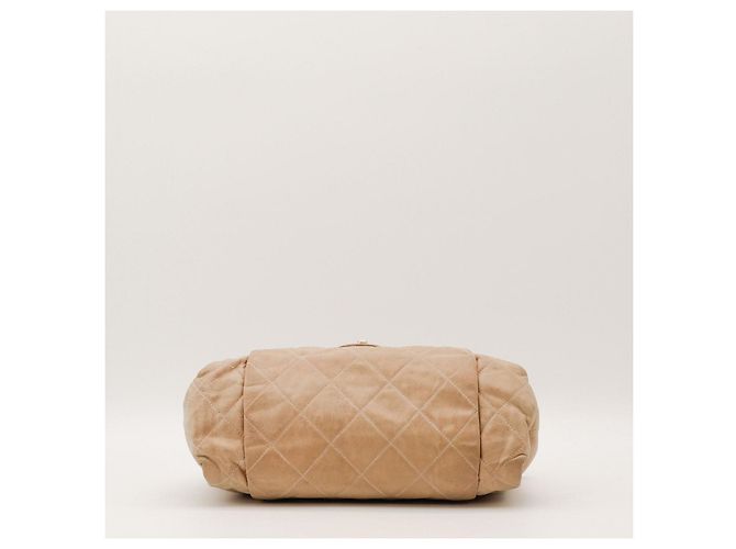 Bolsa de aba acolchoada Chanel em couro bege - vista 5