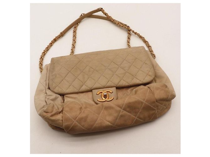 Bolsa de aba acolchoada Chanel em couro bege - vista 6