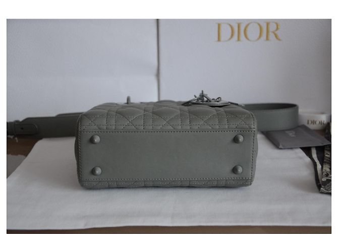 Christian Dior Borsa Lady Dior Small in pelle grigia - vista 9