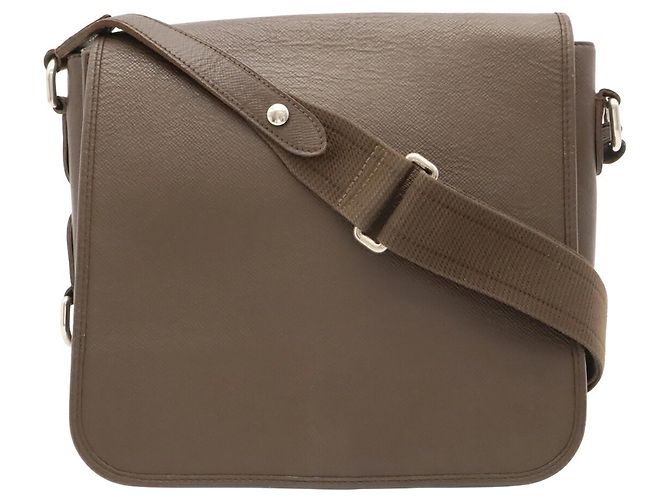 Sac à épaule Louis Vuitton Taiga Andrei - vue 2