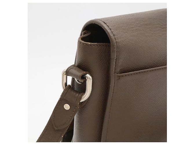 Sac à épaule Louis Vuitton Taiga Andrei - vue 5