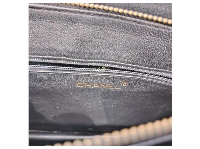 Borsa a tracolla Chanel in pelle di agnello nera con nappe - vista 10