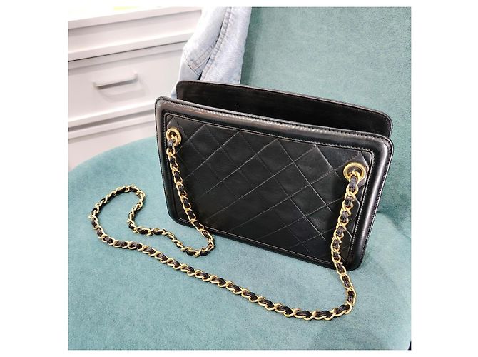 Borsa a tracolla Chanel in pelle di agnello nera con nappe - vista 5