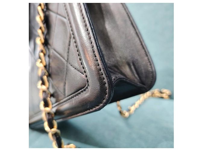 Borsa a tracolla Chanel in pelle di agnello nera con nappe - vista 6