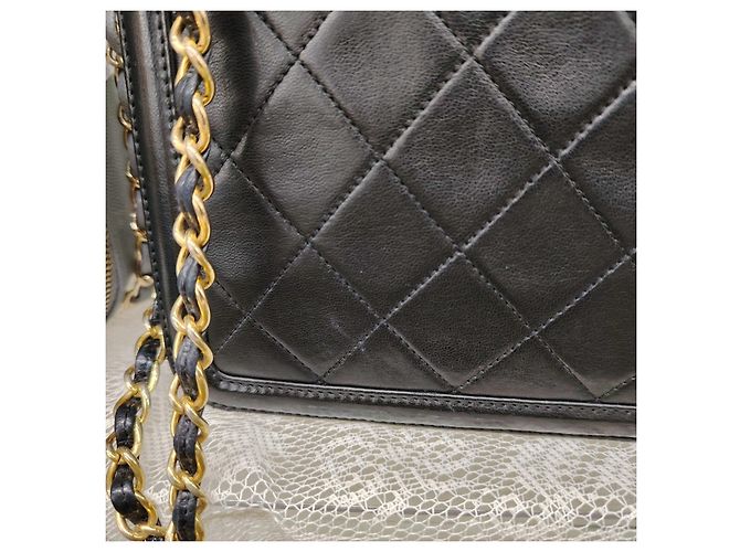 Borsa a tracolla Chanel in pelle di agnello nera con nappe - vista 9
