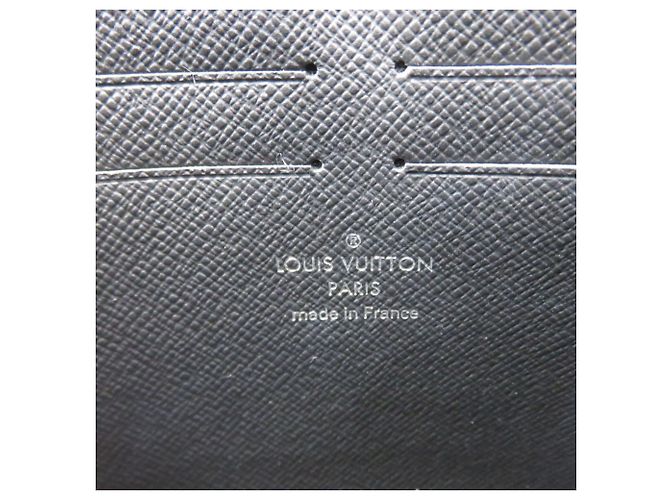 Louis Vuitton Taiga Pochette Voyage Clutch Bag - vista 7