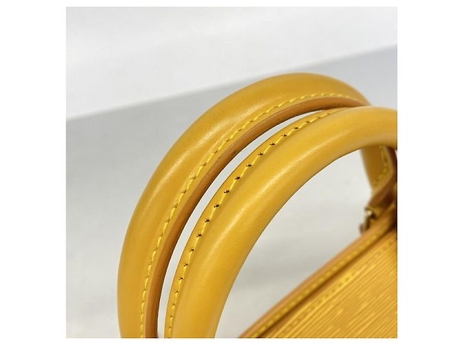 Louis Vuitton Epi Sac Triangle Handbag M52099 Jaune - vue 8