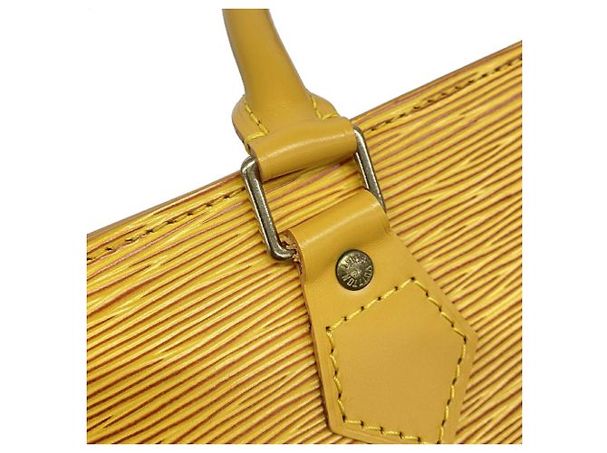 Louis Vuitton Epi Sac Triangle Handbag M52099 Jaune - vue 9
