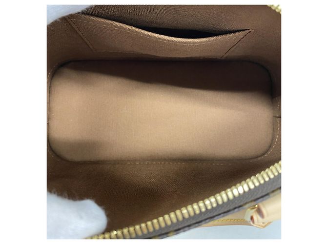 Bolsa Louis Vuitton Alma BB Monogram - vista 4