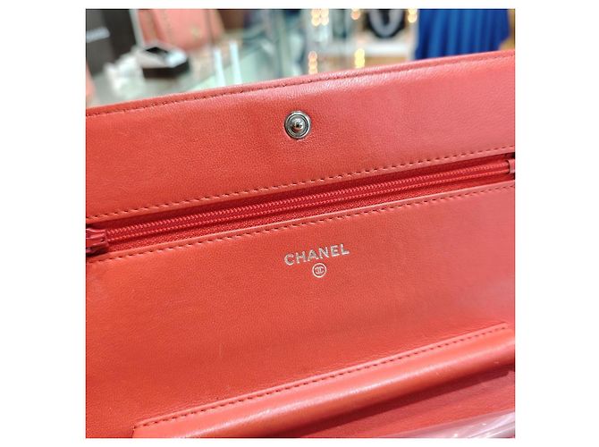 Borsa Chanel Wallet On Chain in pelle rossa - vista 10