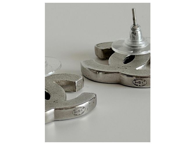 Pendientes de botón Chanel logo CC - vista 4
