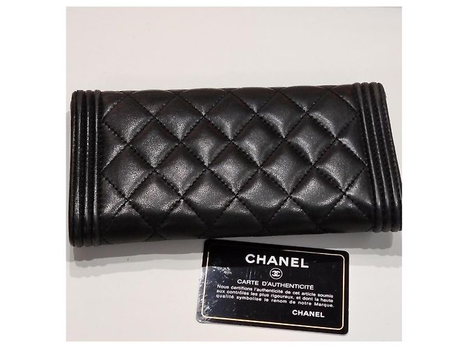 Cartera Chanel Boy de piel negra - vista 2